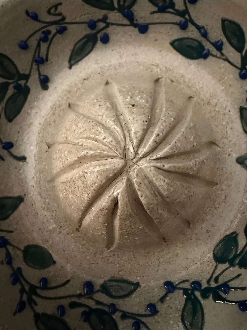 Salmon Falls Stoneware Juicer - Blue / Green Vine - Picture 10 of 12